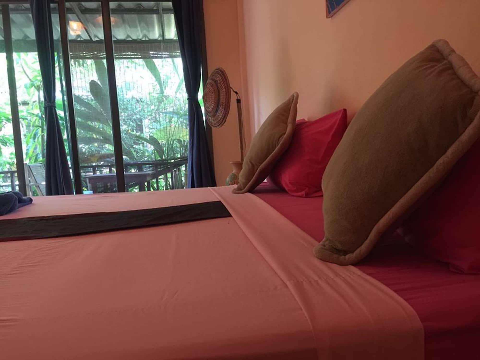 Cha-Ba Bungalow & Art Gallery 란타섬 외부 사진