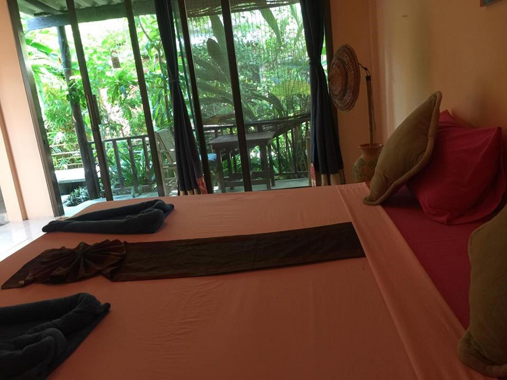 Cha-Ba Bungalow & Art Gallery 란타섬 외부 사진